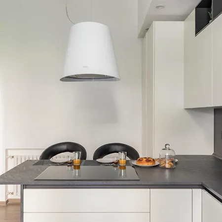 Iflat Sleek & Sunlit Near The Vatican *