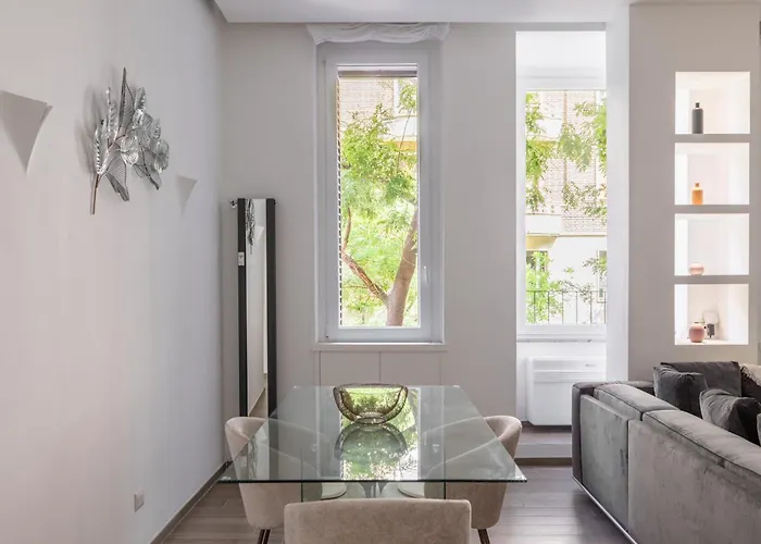 Iflat Sleek & Sunlit Near The Vatican