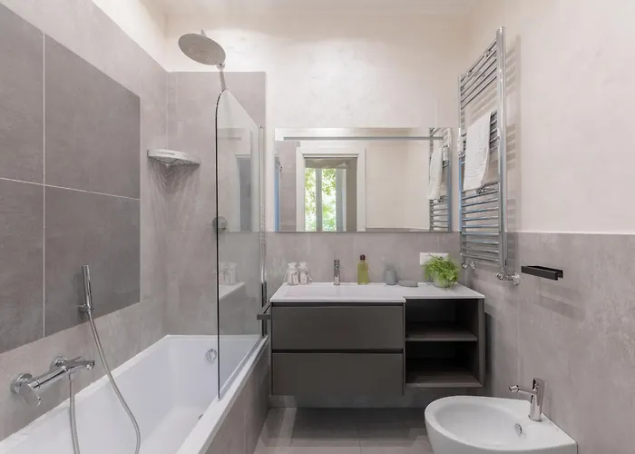 Iflat Sleek & Sunlit Near The Vatican