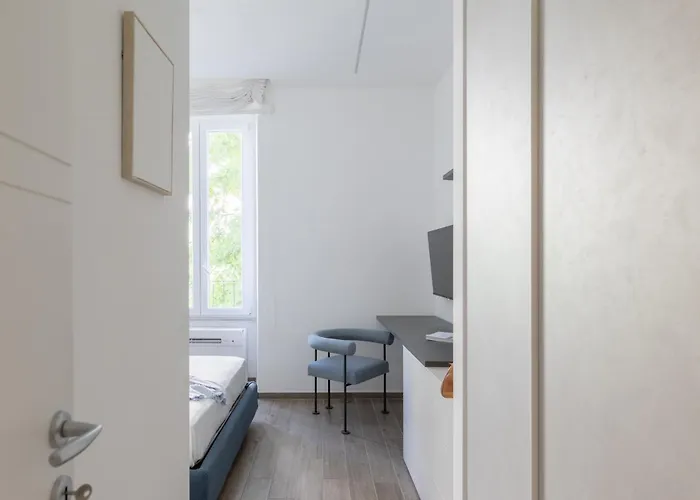 Iflat Sleek & Sunlit Near The Vatican